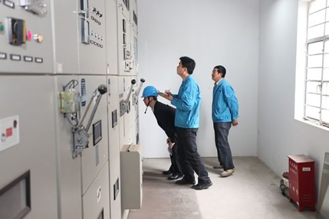 檢查配電柜電力電容器的運(yùn)行狀態(tài)
