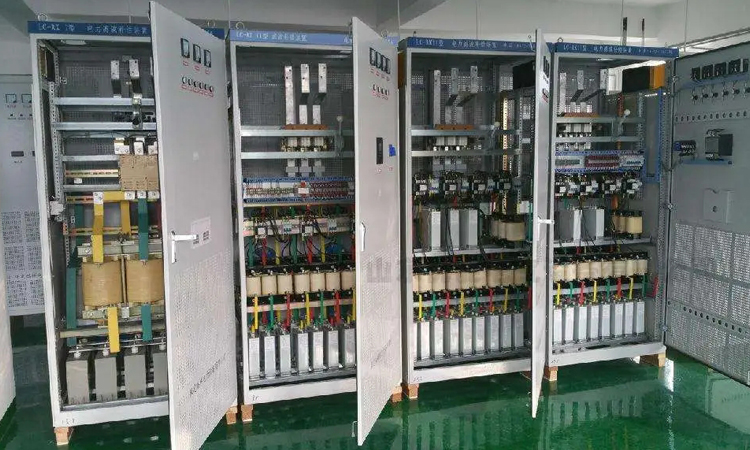 如何在有諧波的環(huán)境中用電力電容器補償無功