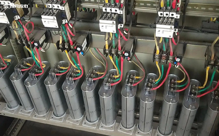 補償電容器
